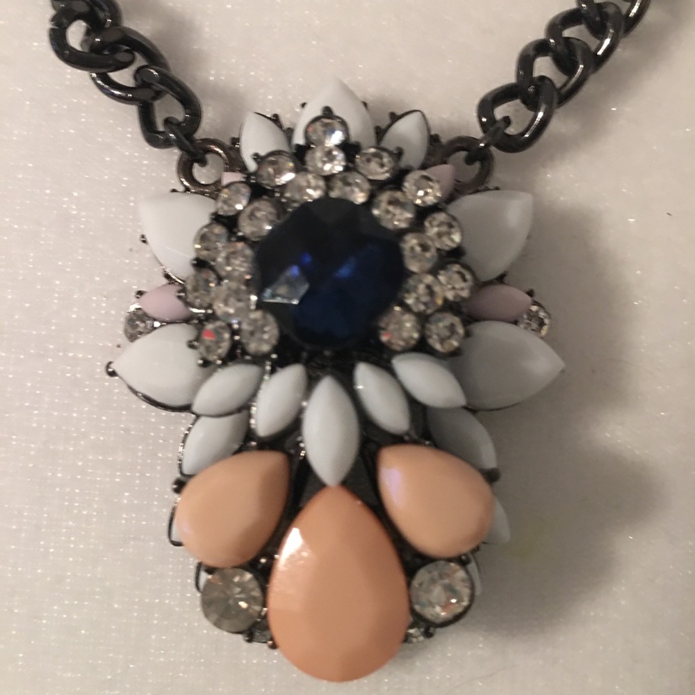 Multi color pendant statement necklace - Picture 3 of 5